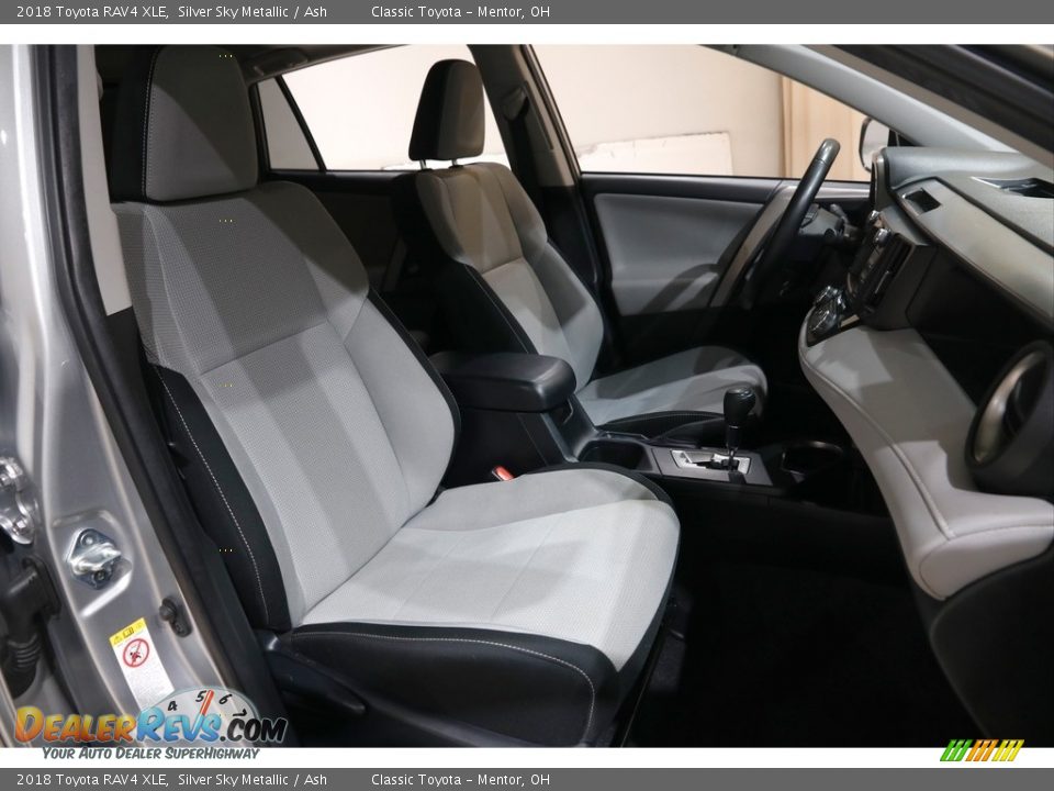 2018 Toyota RAV4 XLE Silver Sky Metallic / Ash Photo #14