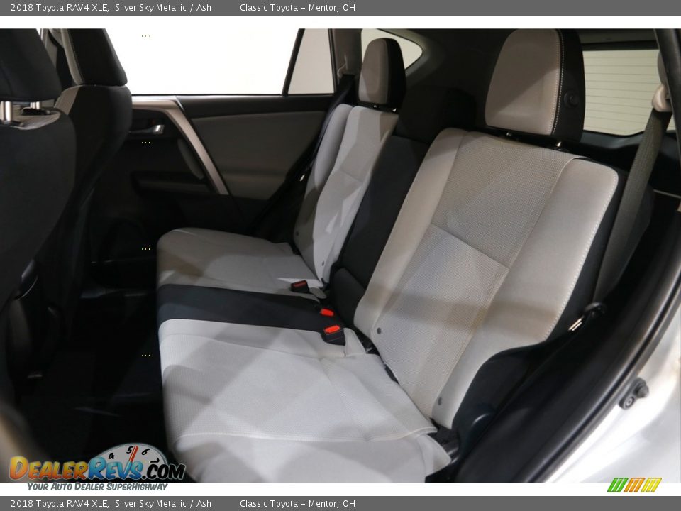 2018 Toyota RAV4 XLE Silver Sky Metallic / Ash Photo #16