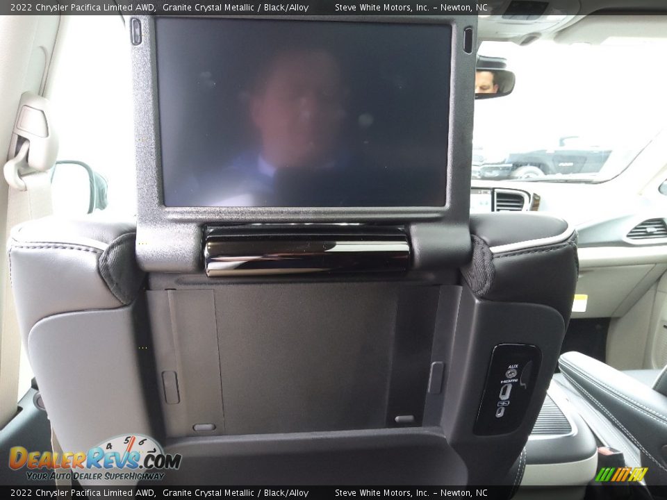 Entertainment System of 2022 Chrysler Pacifica Limited AWD Photo #16
