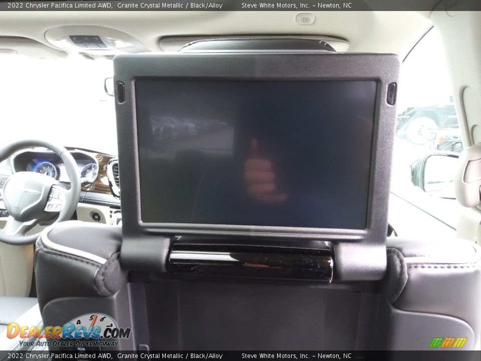 Entertainment System of 2022 Chrysler Pacifica Limited AWD Photo #20