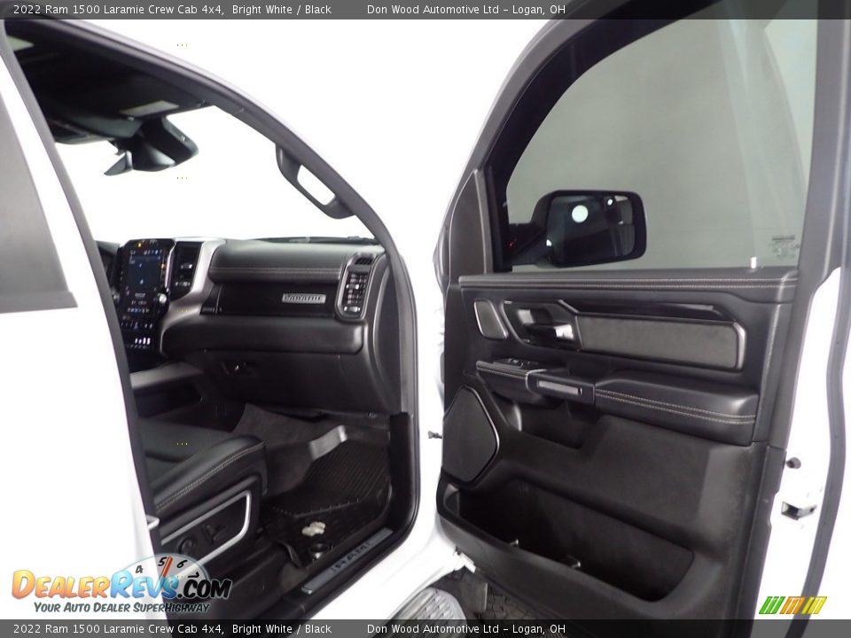 2022 Ram 1500 Laramie Crew Cab 4x4 Bright White / Black Photo #28