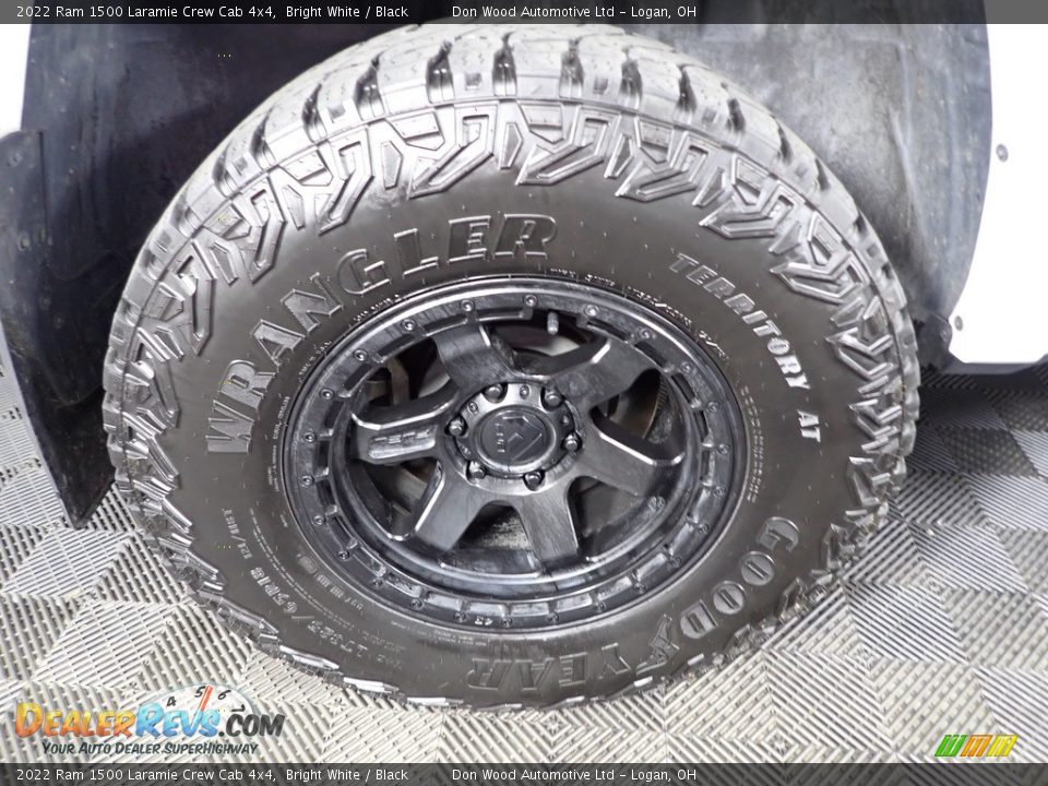 2022 Ram 1500 Laramie Crew Cab 4x4 Bright White / Black Photo #33
