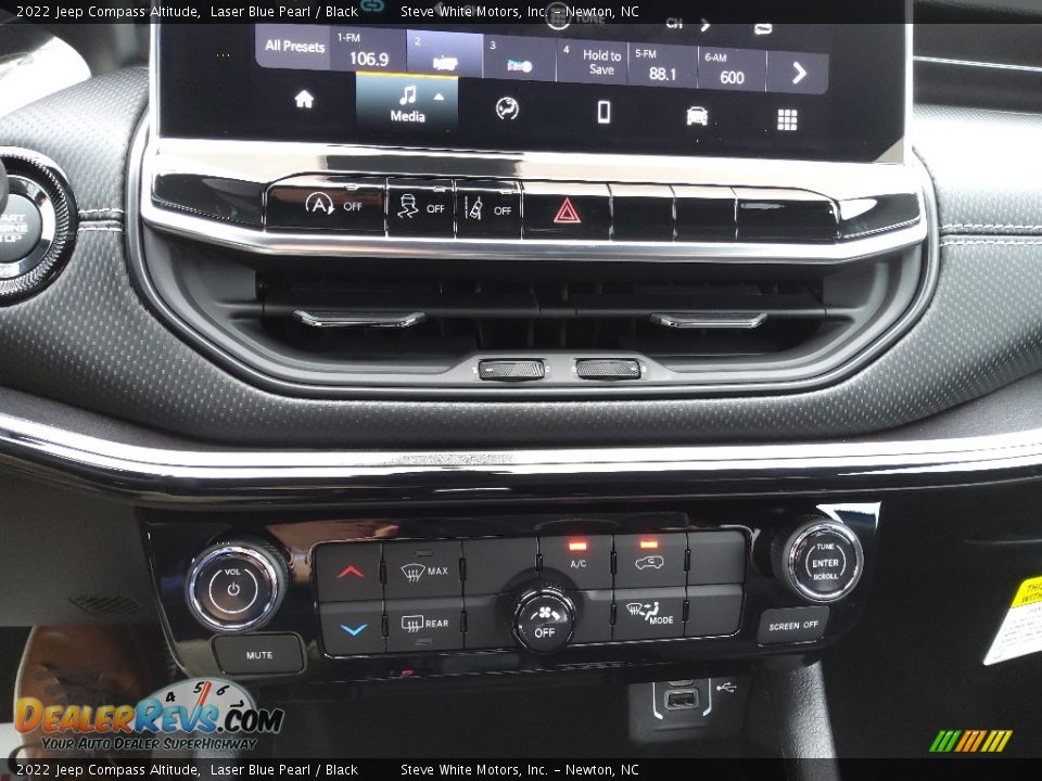 Controls of 2022 Jeep Compass Altitude Photo #23