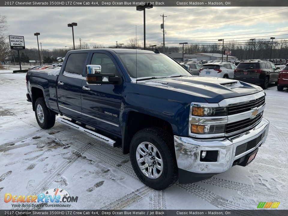 Front 3/4 View of 2017 Chevrolet Silverado 3500HD LTZ Crew Cab 4x4 Photo #4