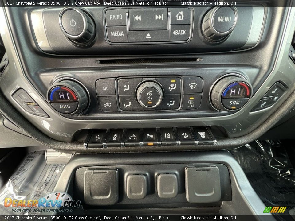 Controls of 2017 Chevrolet Silverado 3500HD LTZ Crew Cab 4x4 Photo #13