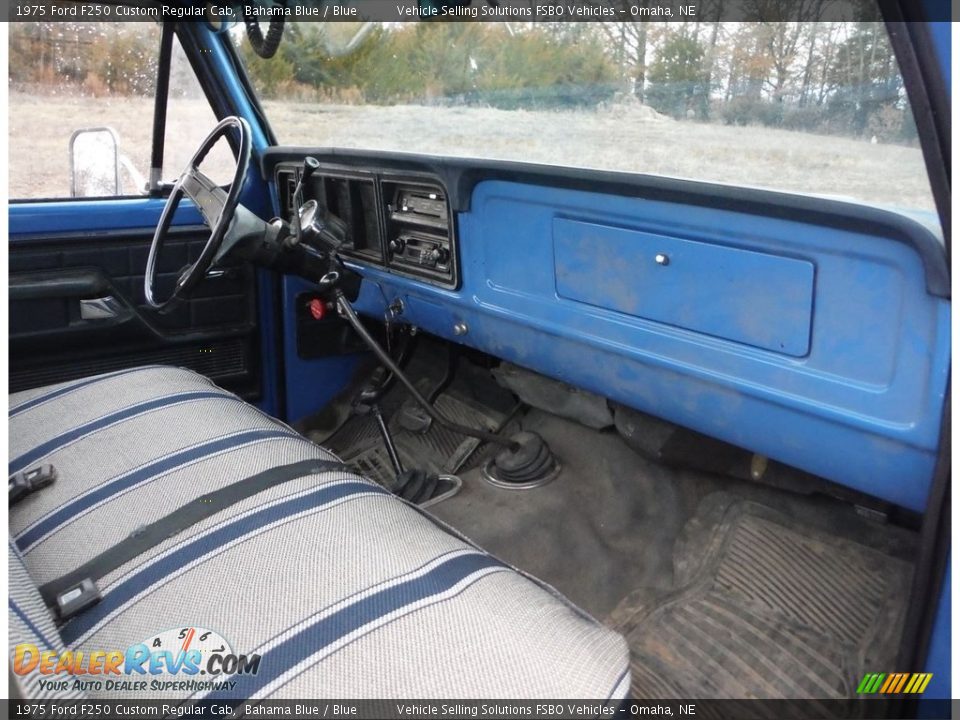 Dashboard of 1975 Ford F250 Custom Regular Cab Photo #10