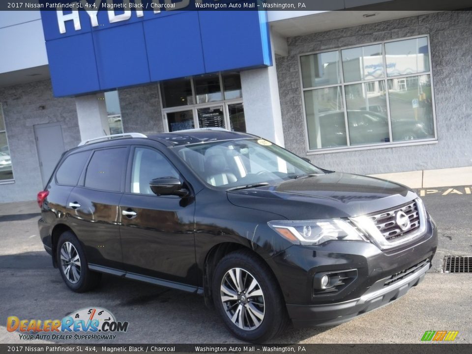 2017 Nissan Pathfinder SL 4x4 Magnetic Black / Charcoal Photo #1