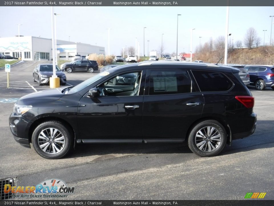 2017 Nissan Pathfinder SL 4x4 Magnetic Black / Charcoal Photo #5