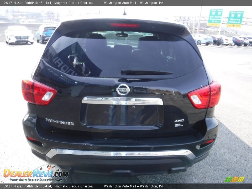 2017 Nissan Pathfinder SL 4x4 Magnetic Black / Charcoal Photo #8