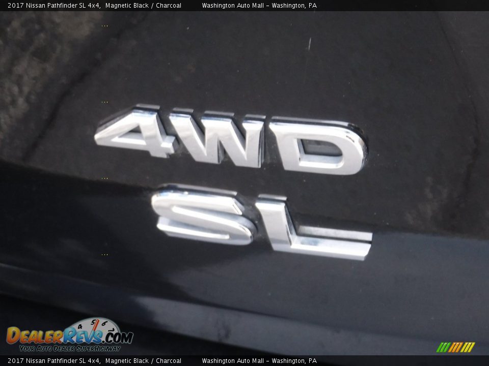 2017 Nissan Pathfinder SL 4x4 Magnetic Black / Charcoal Photo #9