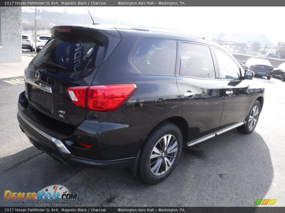 2017 Nissan Pathfinder SL 4x4 Magnetic Black / Charcoal Photo #10