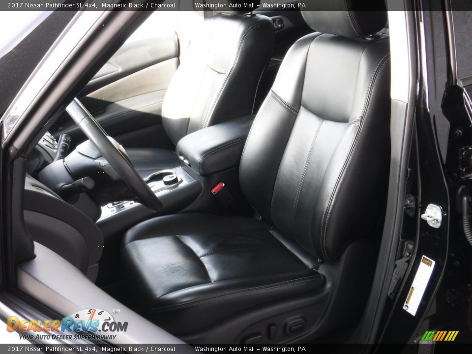 2017 Nissan Pathfinder SL 4x4 Magnetic Black / Charcoal Photo #15