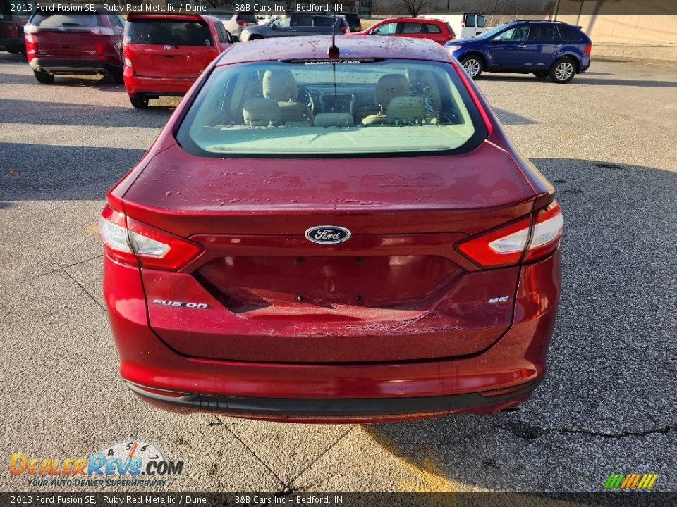 2013 Ford Fusion SE Ruby Red Metallic / Dune Photo #5