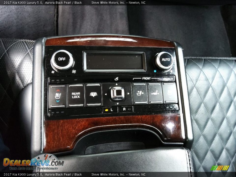 Controls of 2017 Kia K900 Luxury 5.0 Photo #15