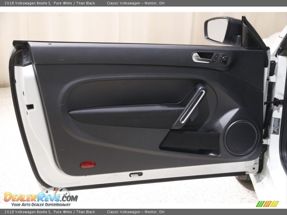 2018 Volkswagen Beetle S Pure White / Titan Black Photo #4
