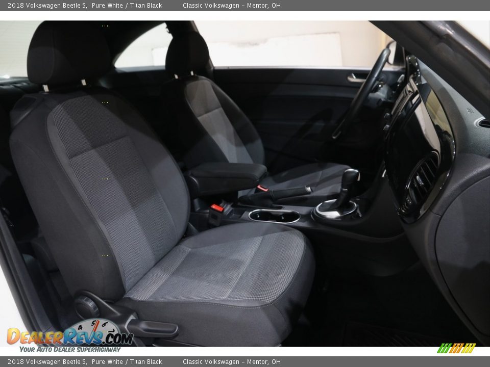 2018 Volkswagen Beetle S Pure White / Titan Black Photo #13