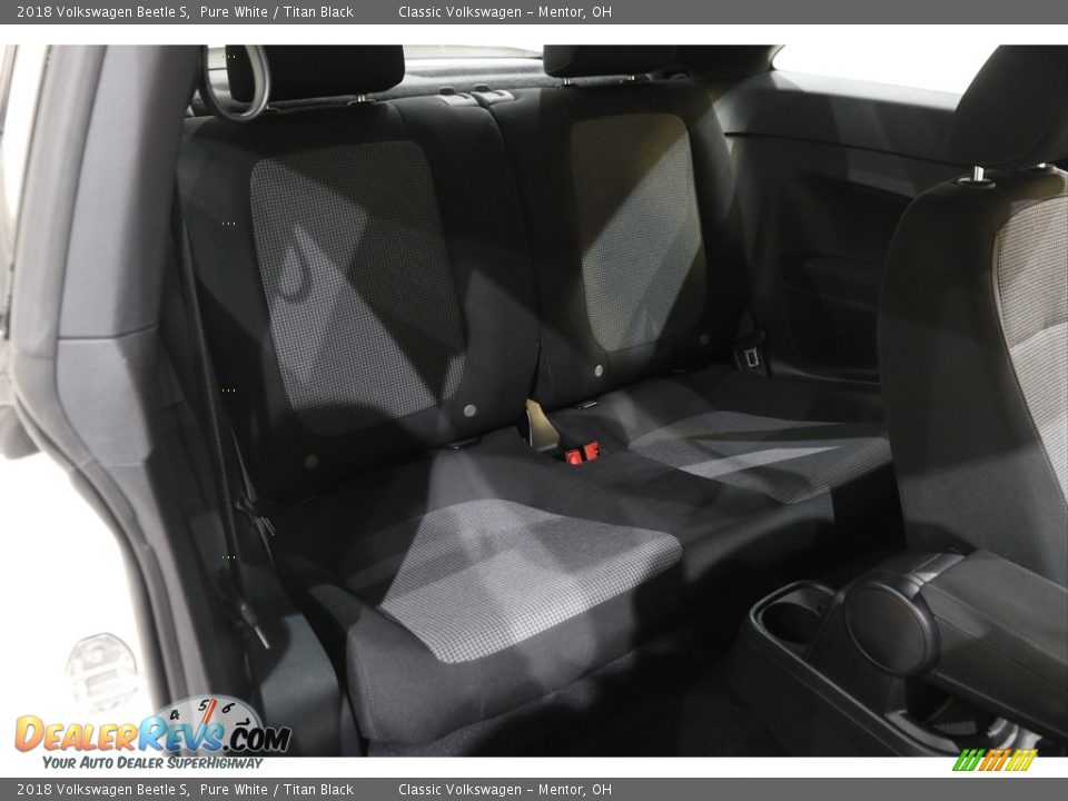 2018 Volkswagen Beetle S Pure White / Titan Black Photo #14