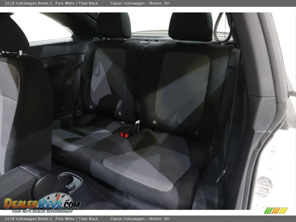 2018 Volkswagen Beetle S Pure White / Titan Black Photo #15
