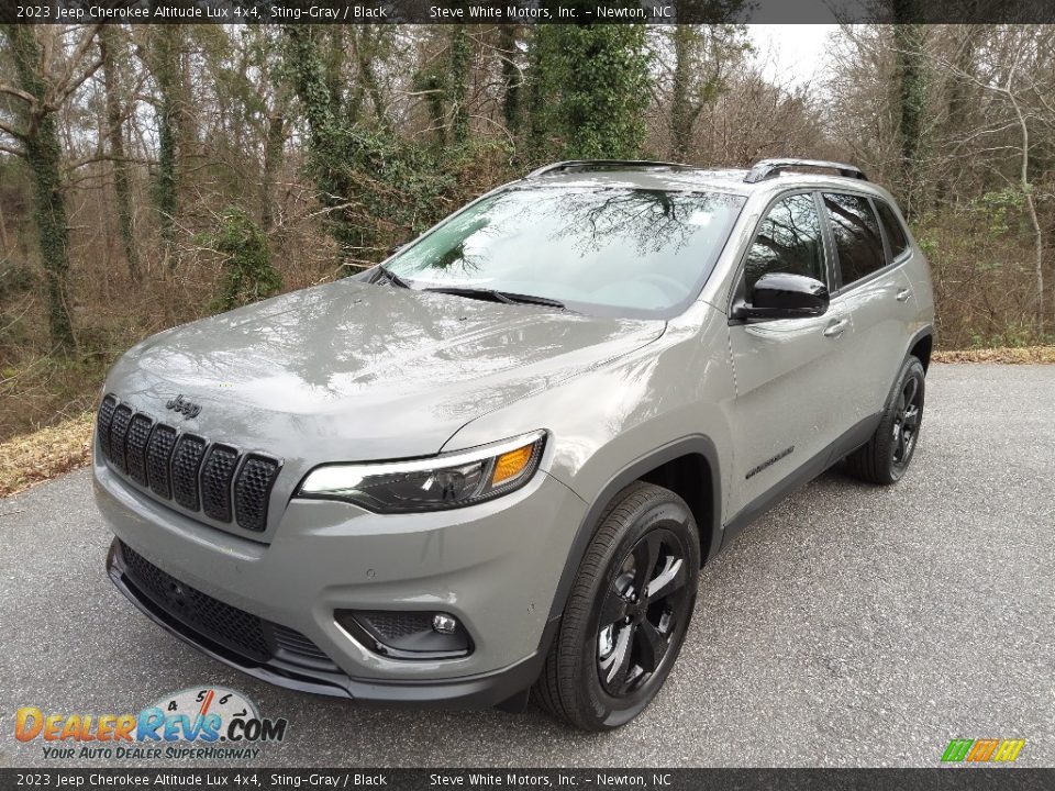 Sting-Gray 2023 Jeep Cherokee Altitude Lux 4x4 Photo #2