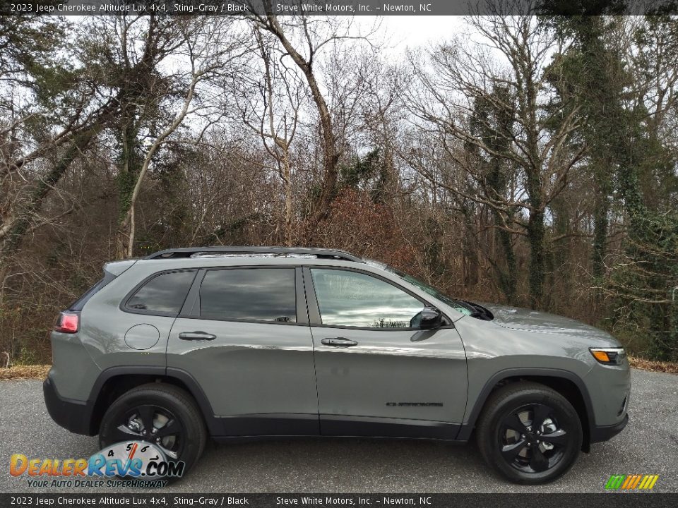 Sting-Gray 2023 Jeep Cherokee Altitude Lux 4x4 Photo #5