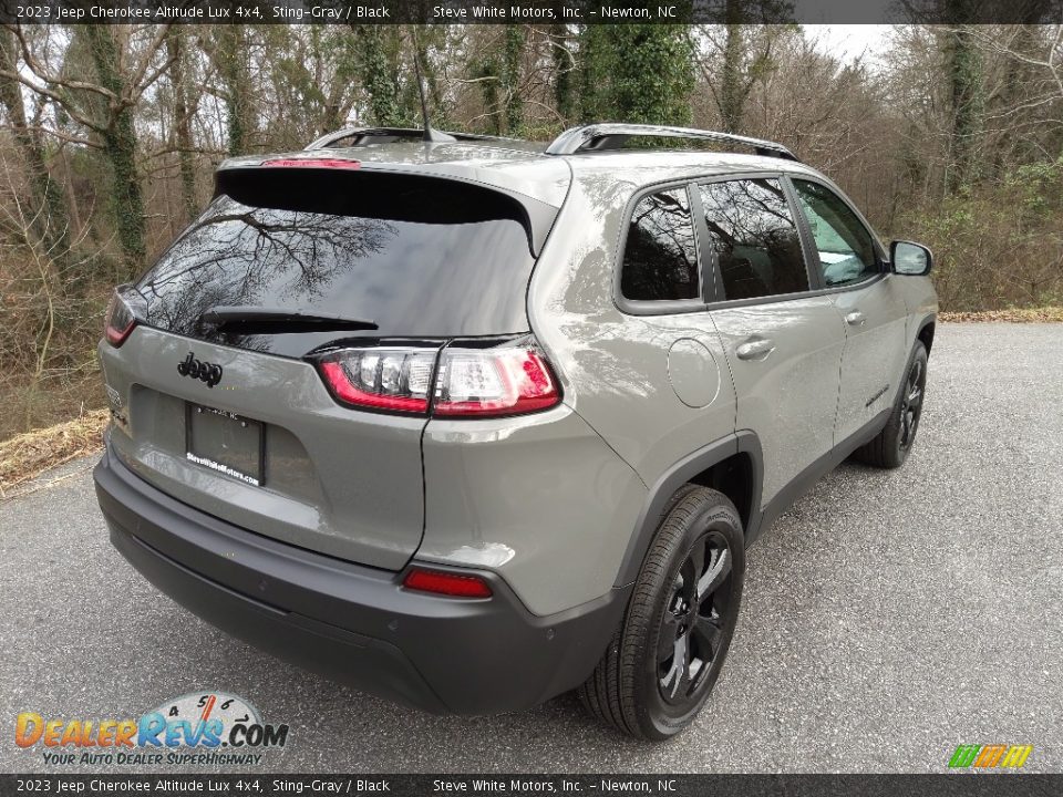 2023 Jeep Cherokee Altitude Lux 4x4 Sting-Gray / Black Photo #6