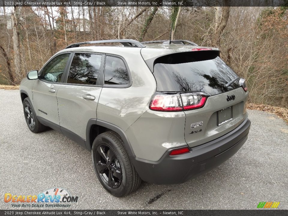 Sting-Gray 2023 Jeep Cherokee Altitude Lux 4x4 Photo #8