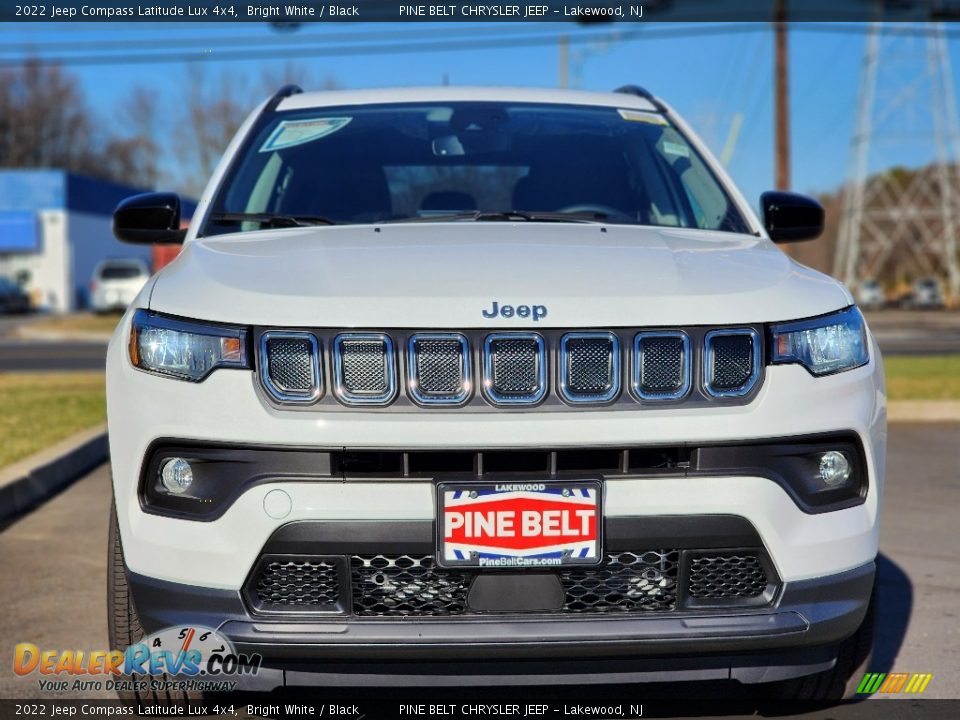 2022 Jeep Compass Latitude Lux 4x4 Bright White / Black Photo #2