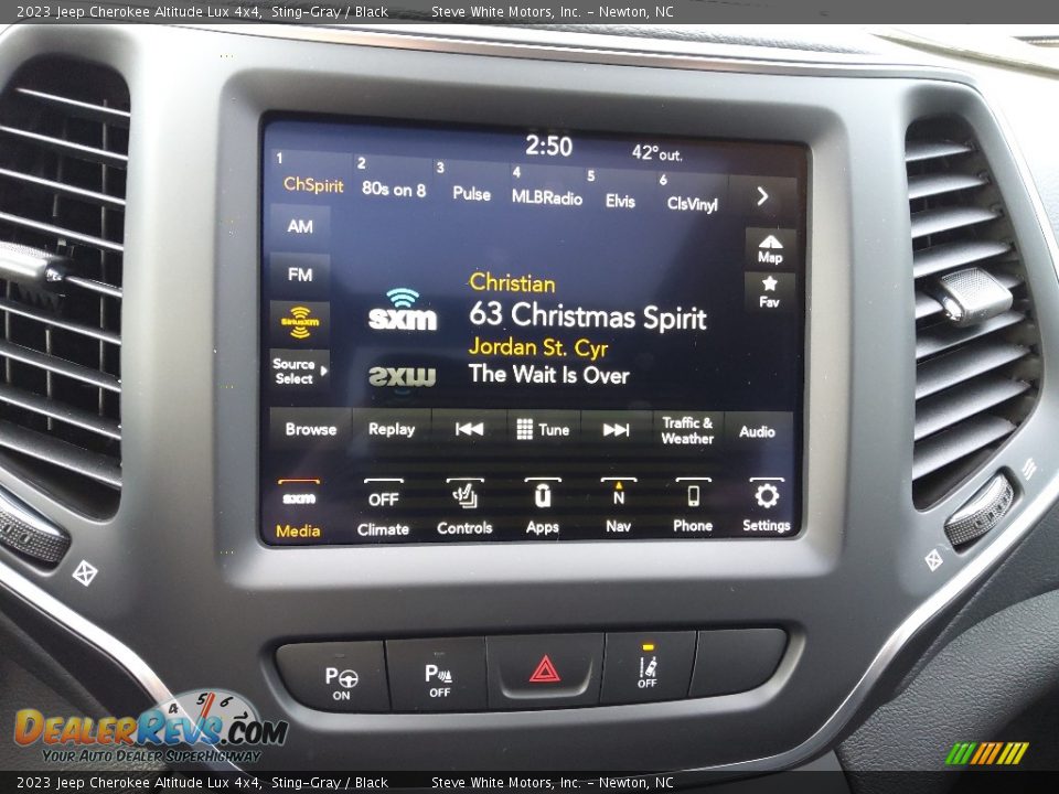 Controls of 2023 Jeep Cherokee Altitude Lux 4x4 Photo #23