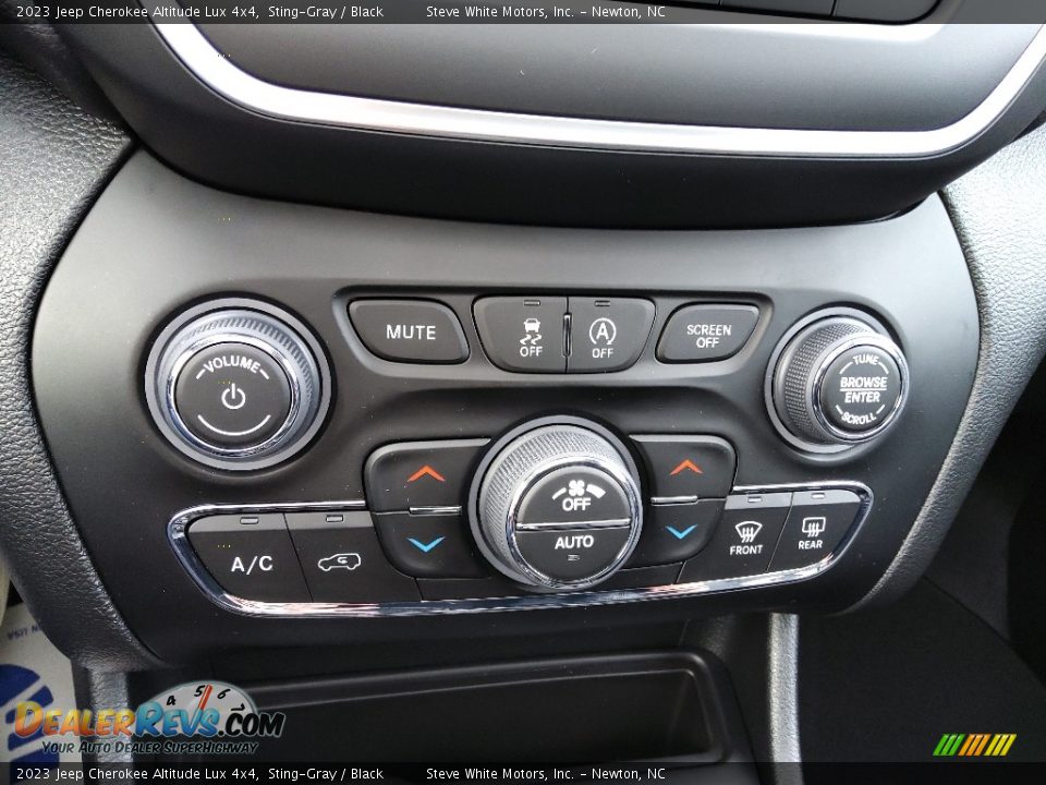 Controls of 2023 Jeep Cherokee Altitude Lux 4x4 Photo #28