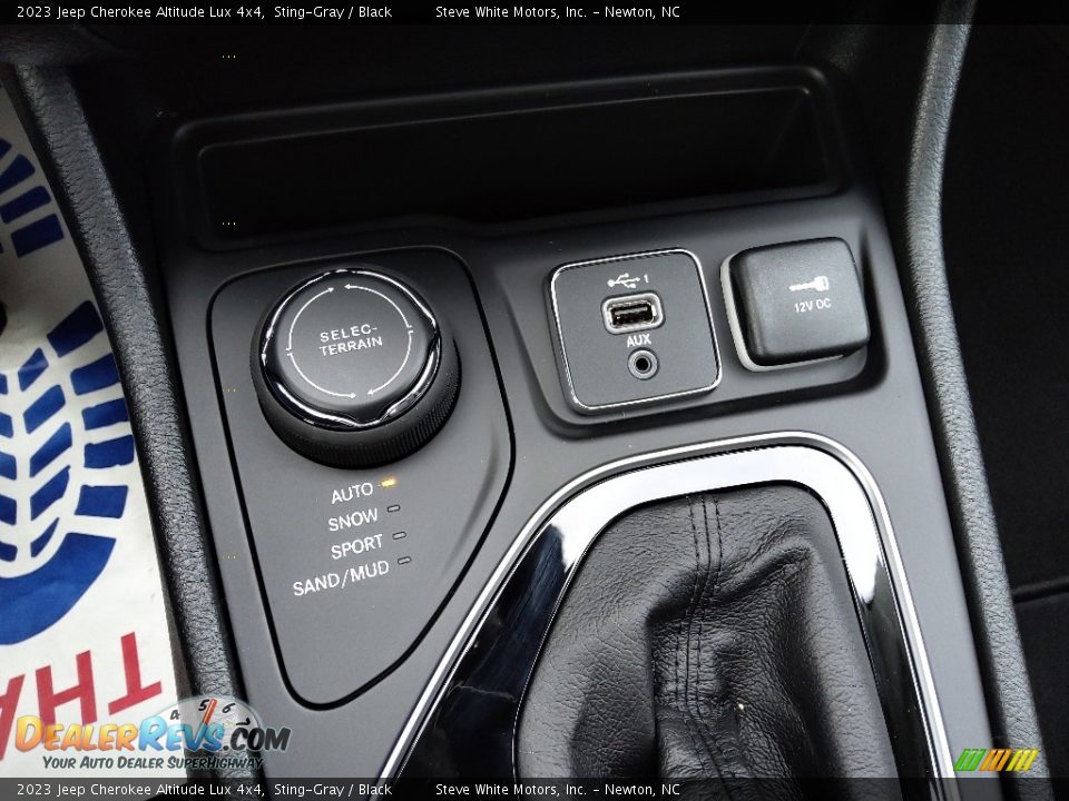 Controls of 2023 Jeep Cherokee Altitude Lux 4x4 Photo #29