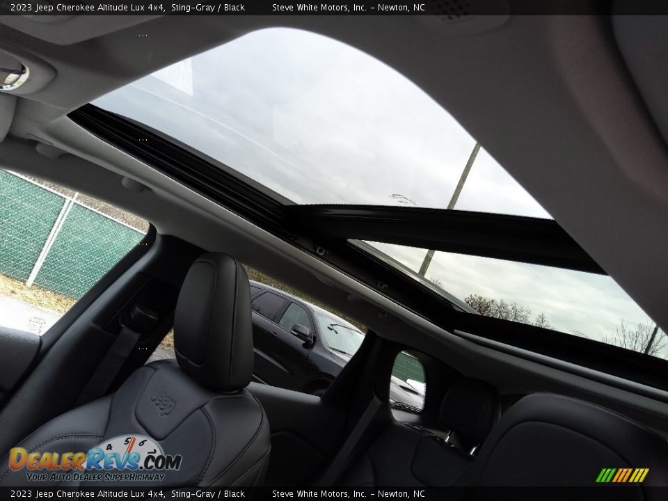 Sunroof of 2023 Jeep Cherokee Altitude Lux 4x4 Photo #33