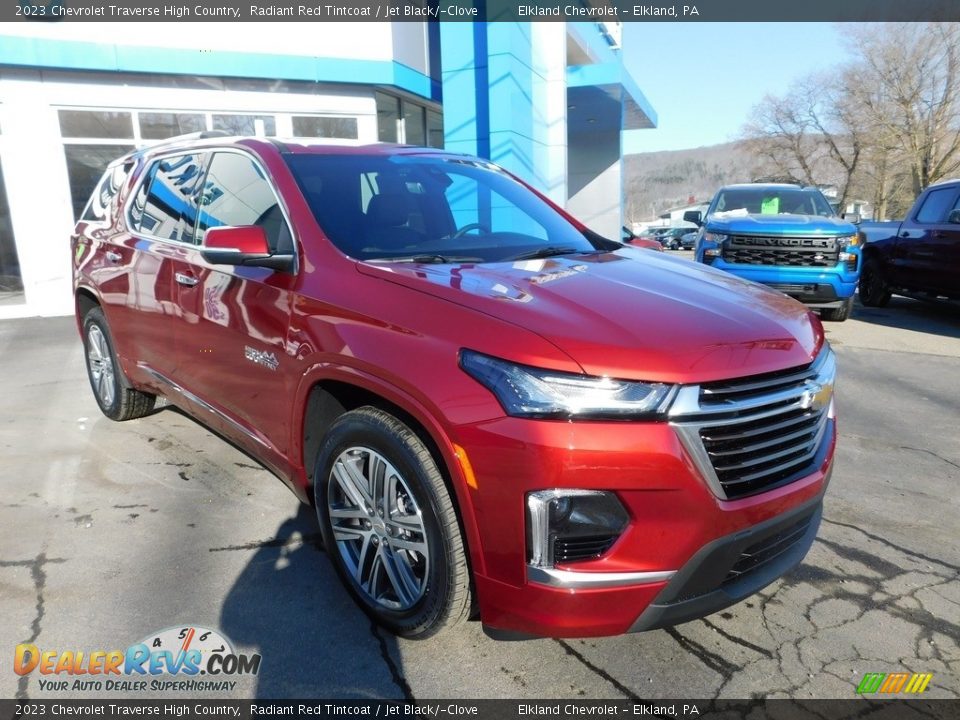 Front 3/4 View of 2023 Chevrolet Traverse High Country Photo #5
