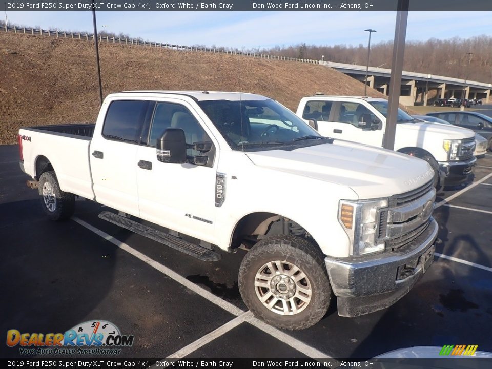 2019 Ford F250 Super Duty XLT Crew Cab 4x4 Oxford White / Earth Gray Photo #2