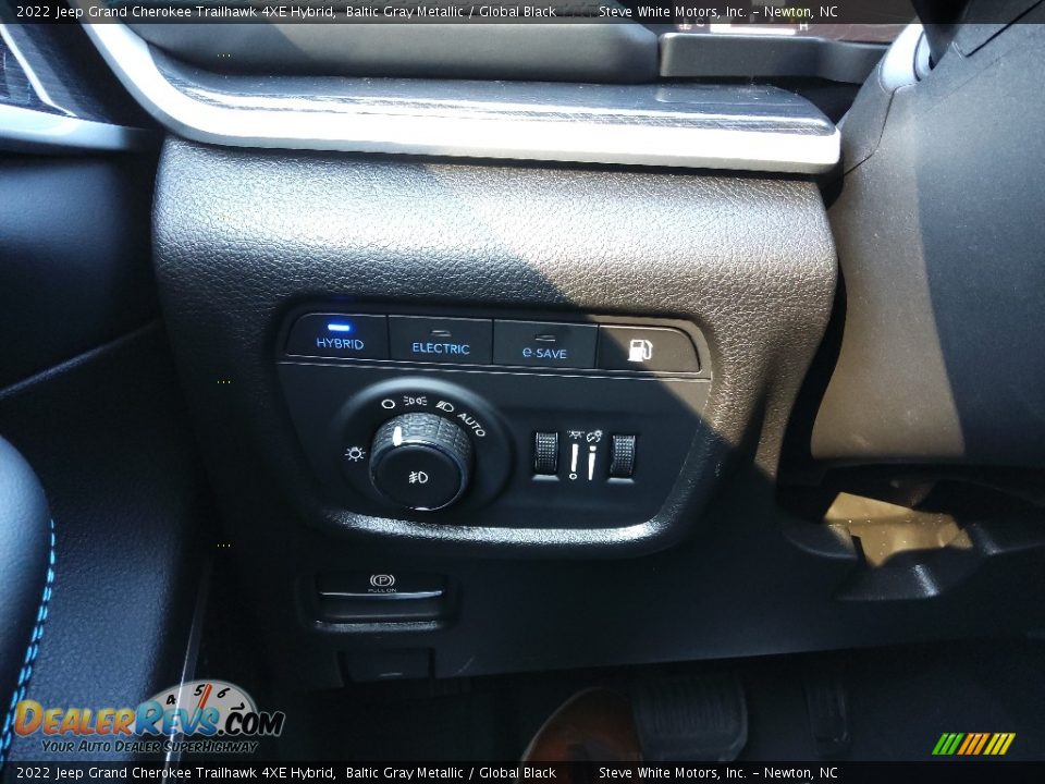 Controls of 2022 Jeep Grand Cherokee Trailhawk 4XE Hybrid Photo #24