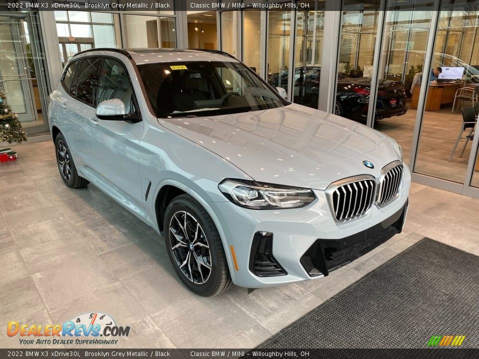 Front 3/4 View of 2022 BMW X3 xDrive30i Photo #1