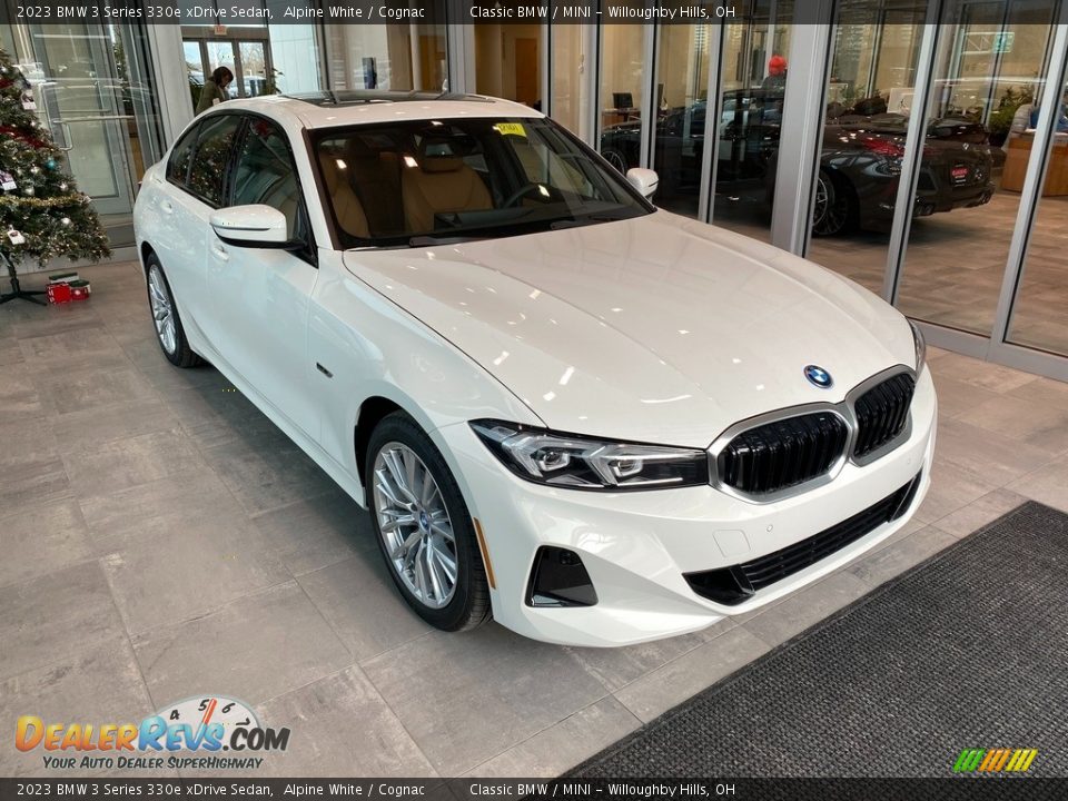 Front 3/4 View of 2023 BMW 3 Series 330e xDrive Sedan Photo #1