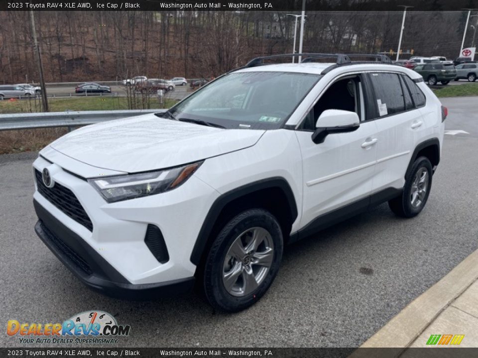 Front 3/4 View of 2023 Toyota RAV4 XLE AWD Photo #7