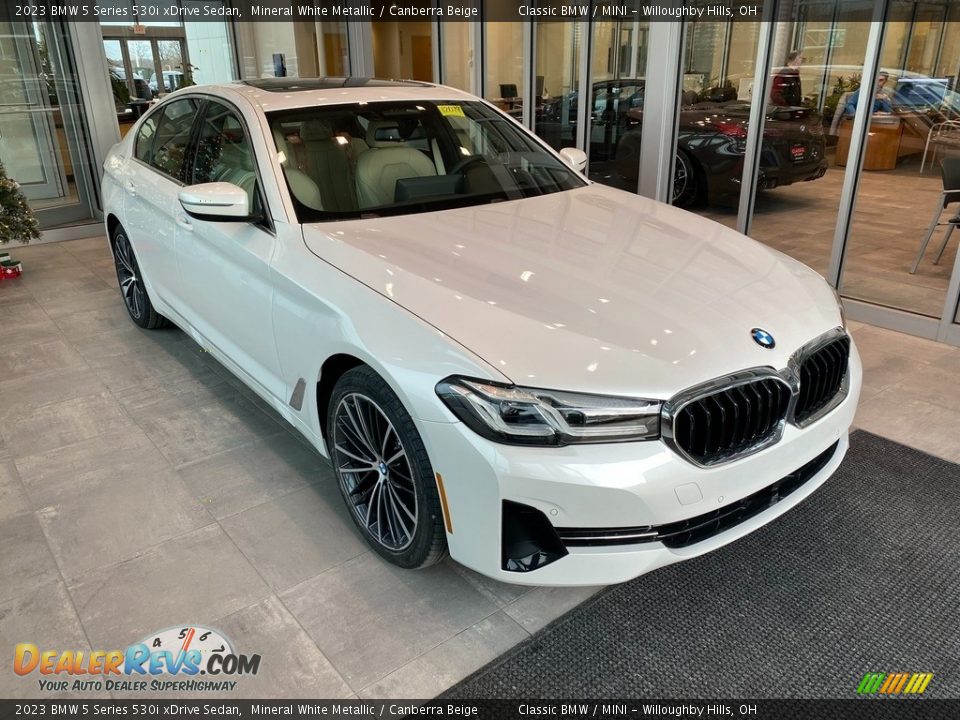 2023 BMW 5 Series 530i xDrive Sedan Mineral White Metallic / Canberra Beige Photo #1