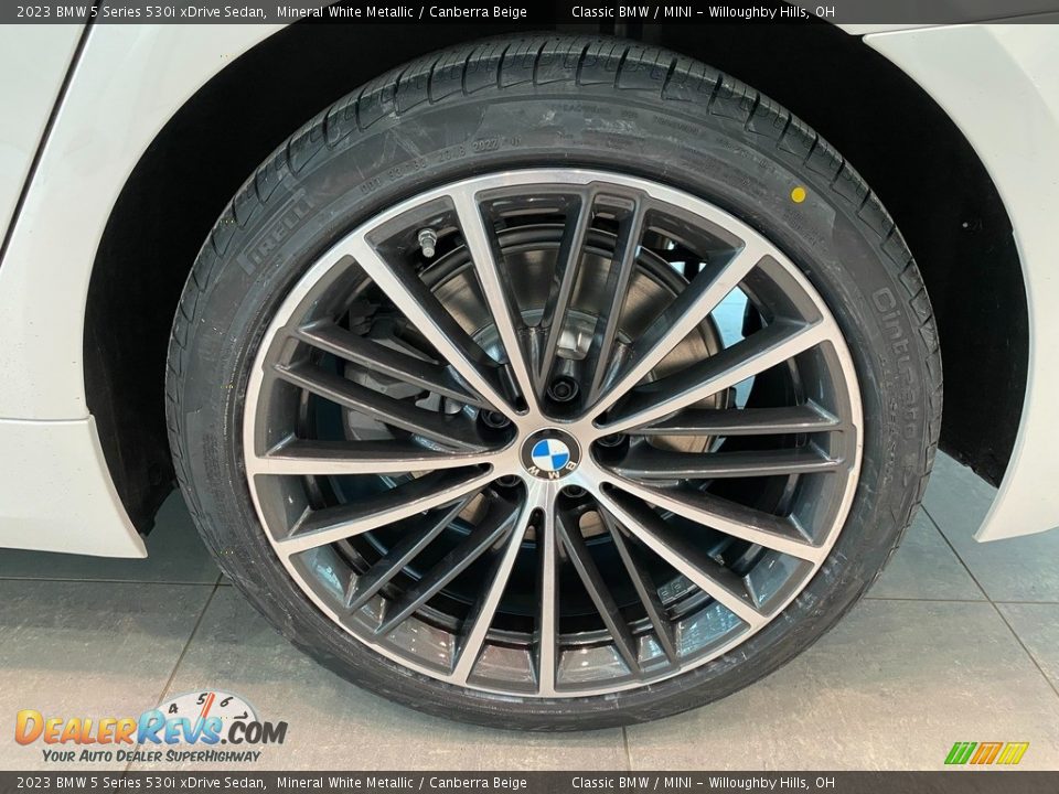 2023 BMW 5 Series 530i xDrive Sedan Mineral White Metallic / Canberra Beige Photo #3