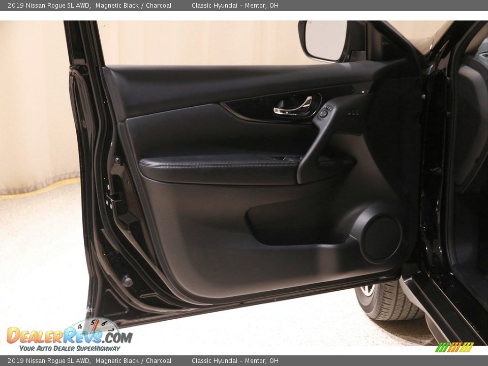 2019 Nissan Rogue SL AWD Magnetic Black / Charcoal Photo #4