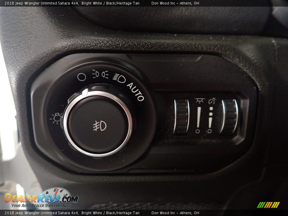 2018 Jeep Wrangler Unlimited Sahara 4x4 Bright White / Black/Heritage Tan Photo #28