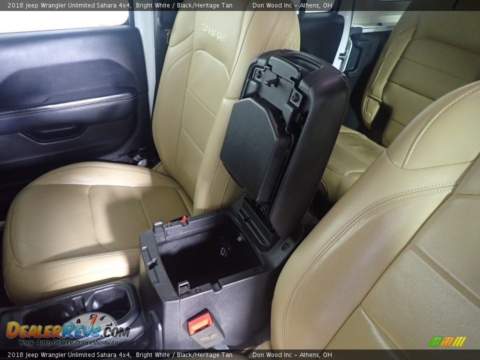 2018 Jeep Wrangler Unlimited Sahara 4x4 Bright White / Black/Heritage Tan Photo #30