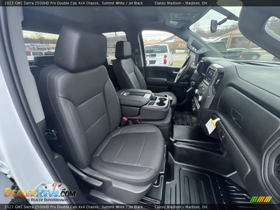 2023 GMC Sierra 2500HD Pro Double Cab 4x4 Chassis Summit White / Jet Black Photo #16
