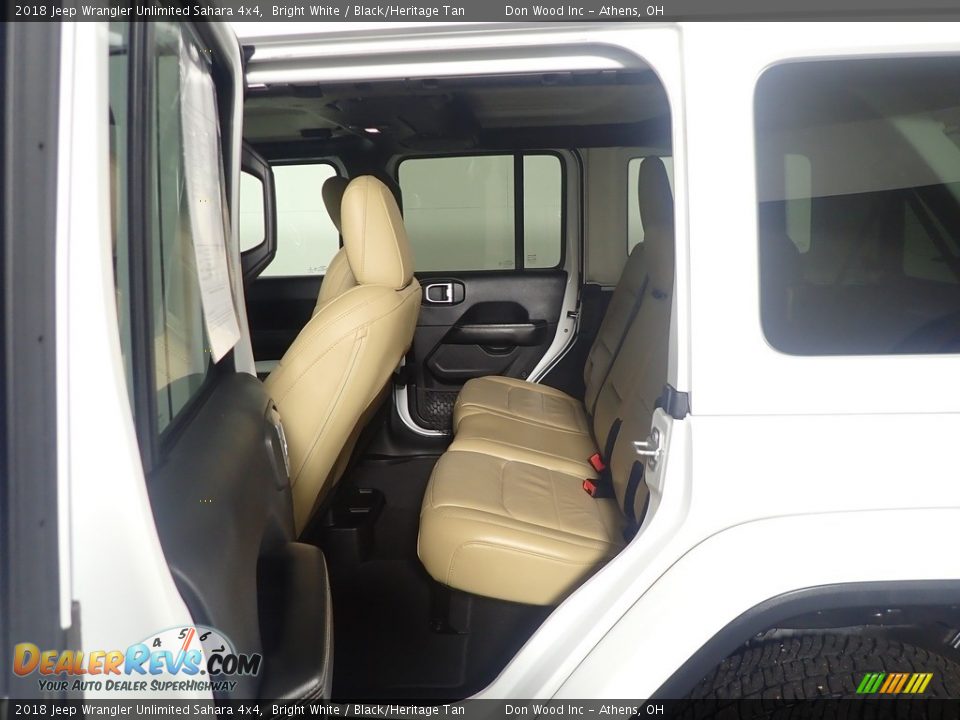 2018 Jeep Wrangler Unlimited Sahara 4x4 Bright White / Black/Heritage Tan Photo #32