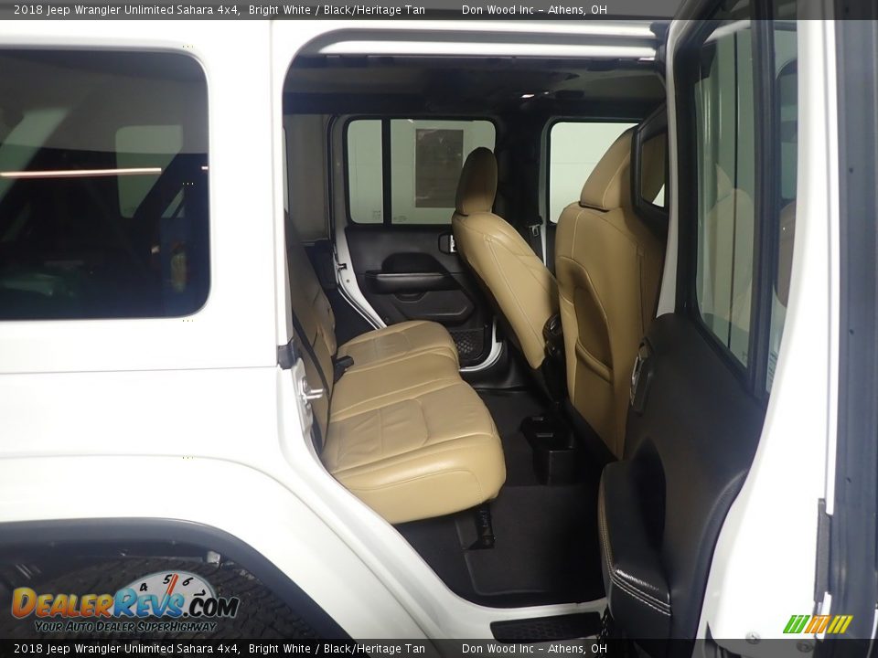 2018 Jeep Wrangler Unlimited Sahara 4x4 Bright White / Black/Heritage Tan Photo #34