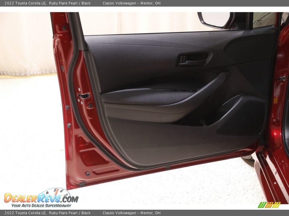 Door Panel of 2022 Toyota Corolla LE Photo #4