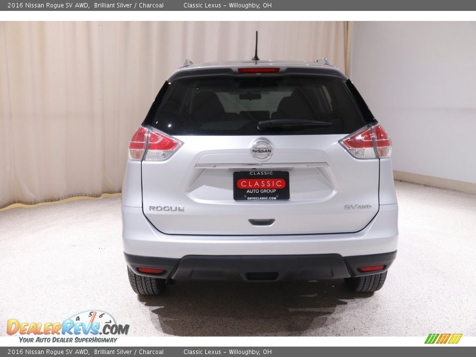 2016 Nissan Rogue SV AWD Brilliant Silver / Charcoal Photo #17