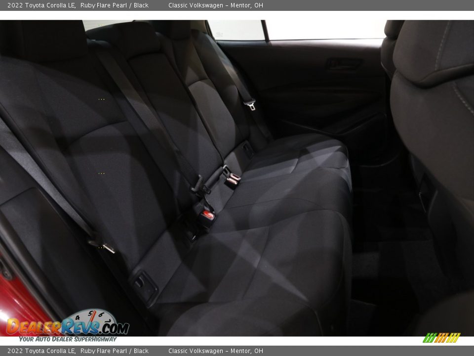 2022 Toyota Corolla LE Ruby Flare Pearl / Black Photo #14