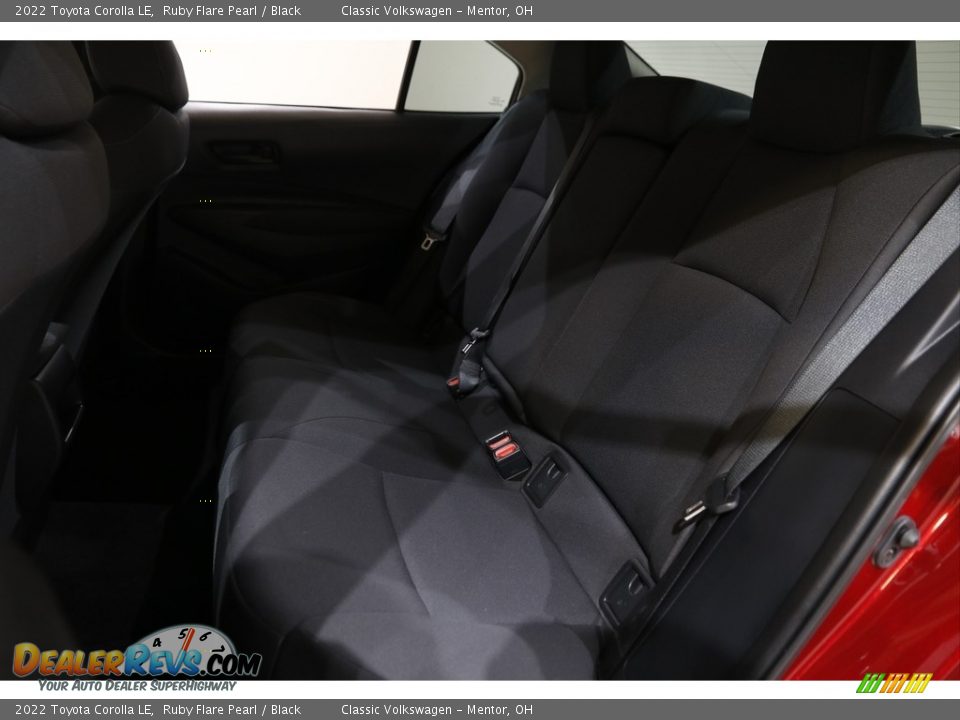 2022 Toyota Corolla LE Ruby Flare Pearl / Black Photo #15