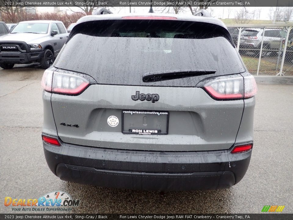 2023 Jeep Cherokee Altitude Lux 4x4 Sting-Gray / Black Photo #4